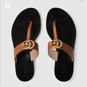Like new Gucci brown leather thong sandals